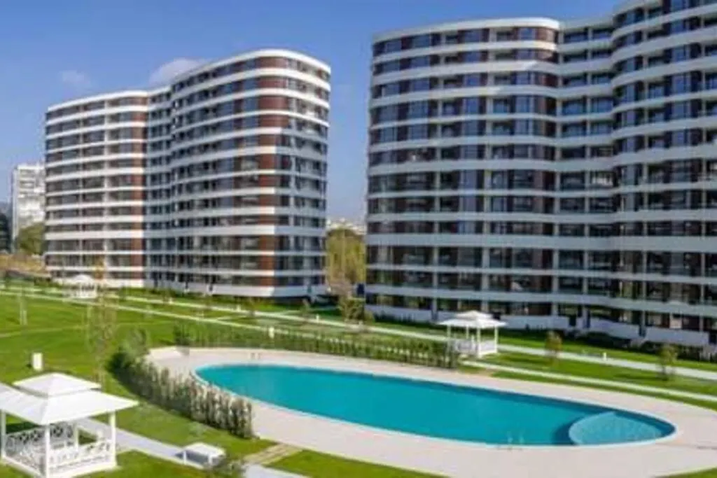 Красив Апартамент С Целогодишен Топъл Басейн И Джакузи Varna 0*,